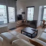 Lichtrijk En Comfortabel Hoekappartement Met Gratis Parking En Zeer Gelegen - Comme Chez Soi Apartment *