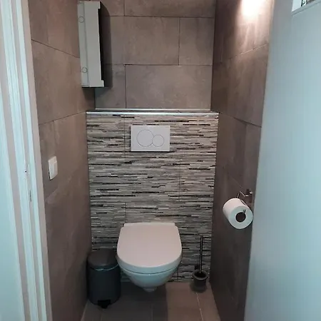 Lichtrijk En Comfortabel Hoekappartement Met Gratis Parking En Zeer Gelegen - Comme Chez Soi