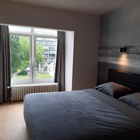 Lichtrijk En Comfortabel Hoekappartement Met Gratis Parking En Zeer Gelegen - Comme Chez Soi *
