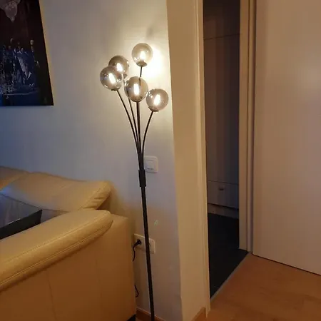 Lichtrijk En Comfortabel Hoekappartement Met Gratis Parking En Zeer Gelegen - Comme Chez Soi *