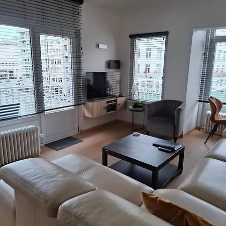 Lichtrijk En Comfortabel Hoekappartement Met Gratis Parking En Zeer Gelegen - Comme Chez Soi Lägenhet *